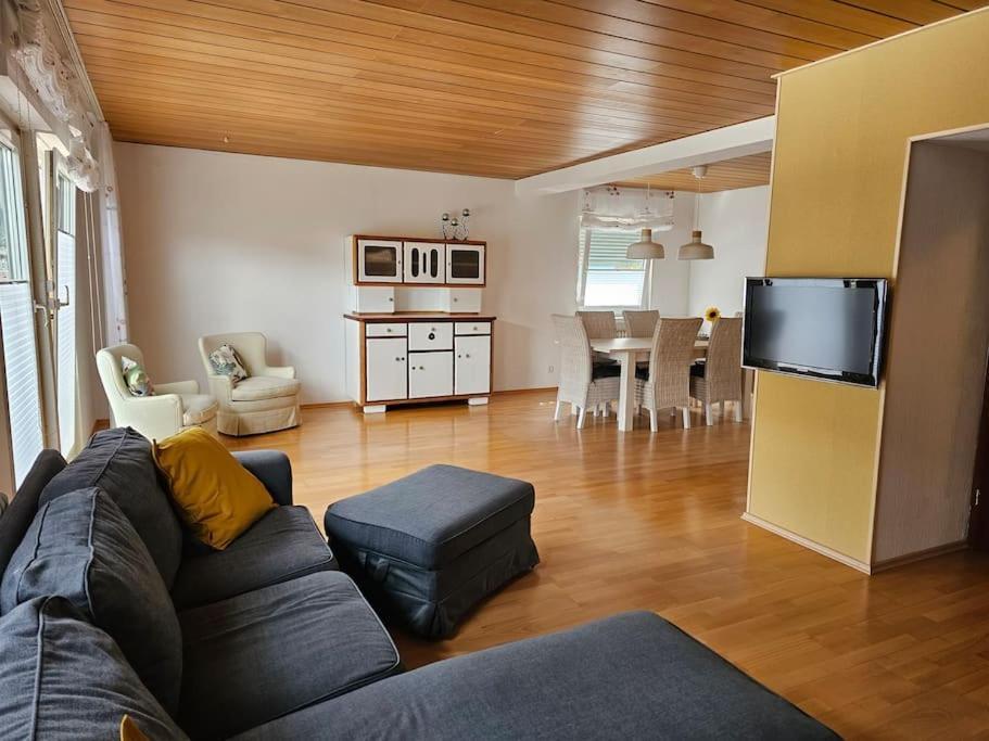 שונאו Grosse Ferienwohnung Am Waldrand מראה חיצוני תמונה
