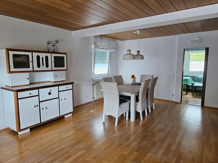 שונאו Grosse Ferienwohnung Am Waldrand מראה חיצוני תמונה